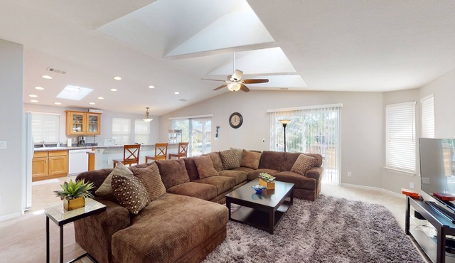 Havasu Lake Home - Access to Pool, Hot Tub & Clubhouse with Pool Table & Gym