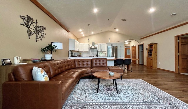 Have the whole house on lake front