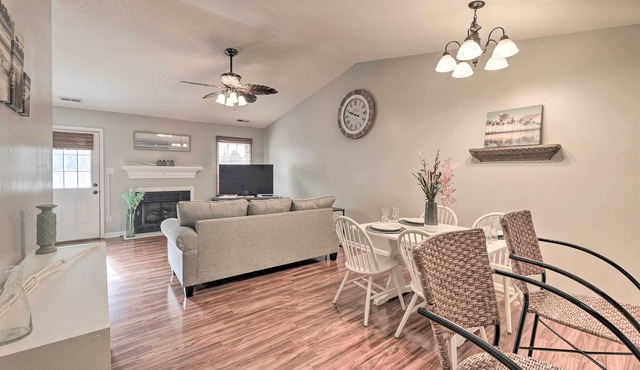 Havelock Home w/ Fenced Yard - 6 Mi to Beach!