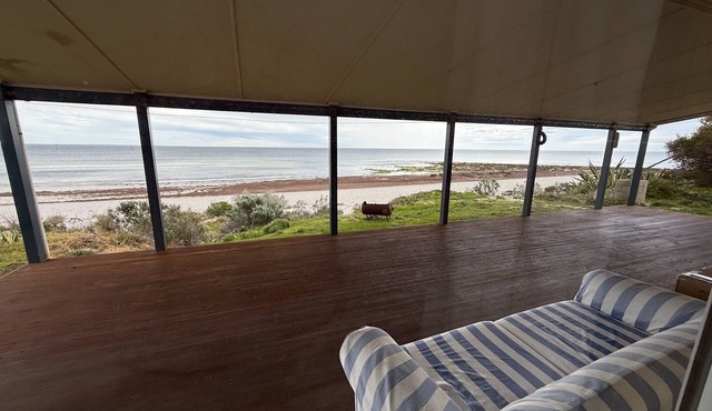 Haven at Hardwicke-Absolute beachfront! Off Peak Special!