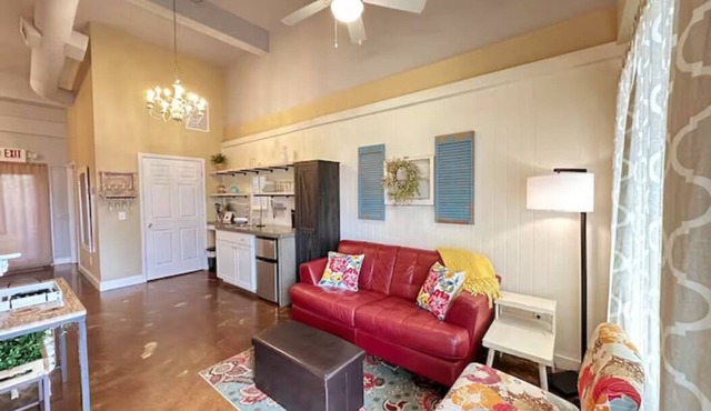 Haven at Hazel~Downtown Bungalow, cozy quarters for up to four, farmhouse chic.
