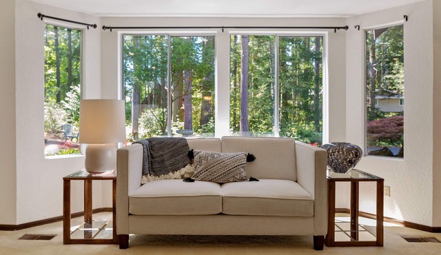 Haven by the Harbor- In the middle of the woods yet 10 minute walk to the Harbor