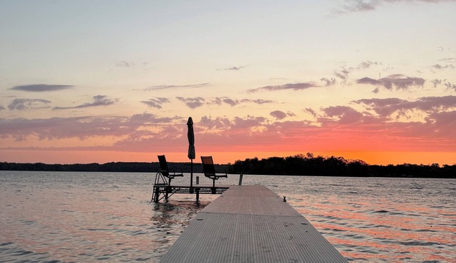 HAVEN COTTAGE - Close to Mpls, Far From Your Routine-FREE SUPS on Lake Fremont!