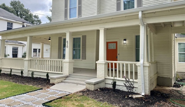 Haven Getaway with fenced backyard