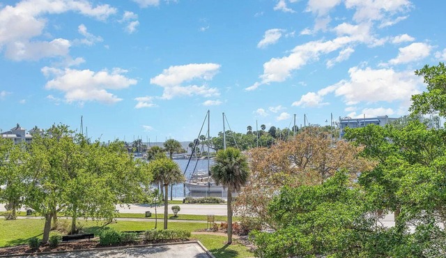 Haven Harbor Getaway