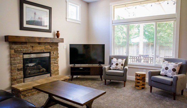 Haven House: Hot Tub, Walking Trails, Private Office