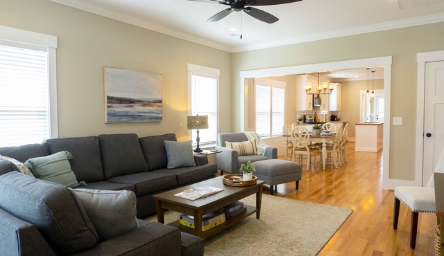 Haven House: New Bungalow near downtown, close to all!