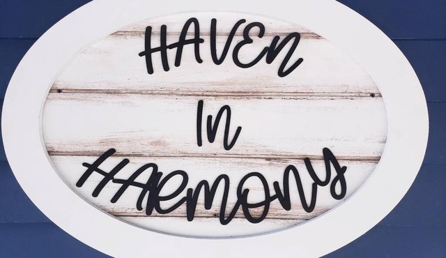 Haven In Harmony. Entire 840SQFT Cottage. Sleeps 4