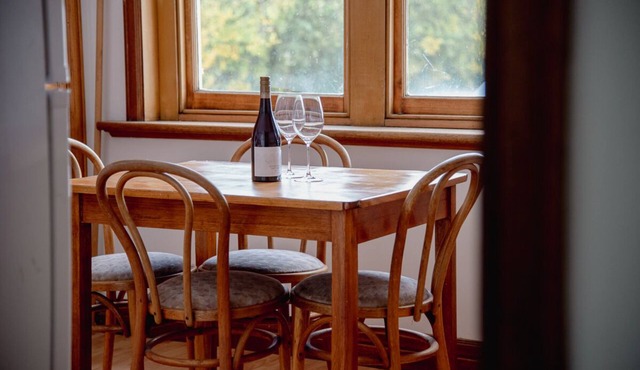 Haven in the Alps 1, Omeo apartment at the door step of the MTB park and skiing.