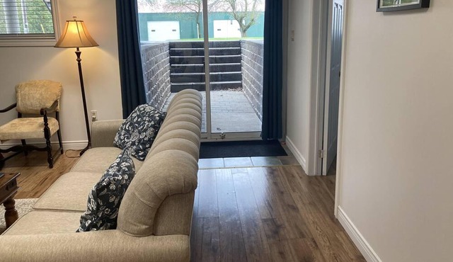 Haven in the Country with beautiful country views! Free parking and wifi