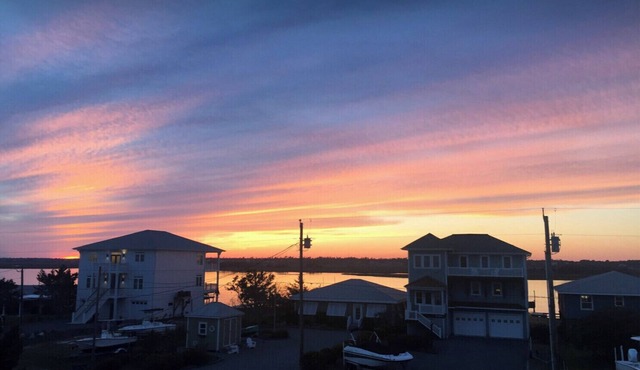 Haven in Topsail Beach: 4BR Oasis with Ocean & Sound Views! Walk to Town
