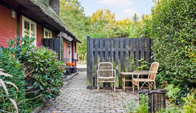 Haven in village by water and famed inn