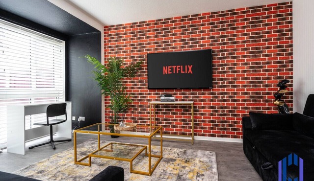 Haven Noir by CEFAS - Pool Table - City & Man Utd