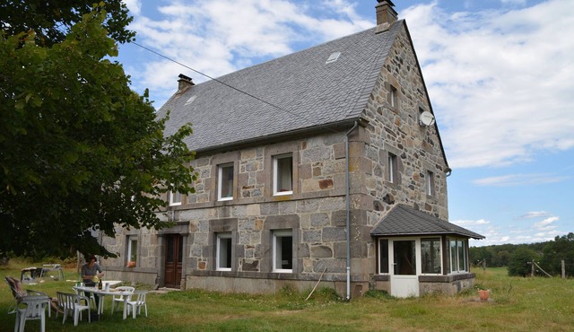 Haven of peace in the heart of the Sancy: spacious authentic gîte (6-14 pers., 5 bedrooms)