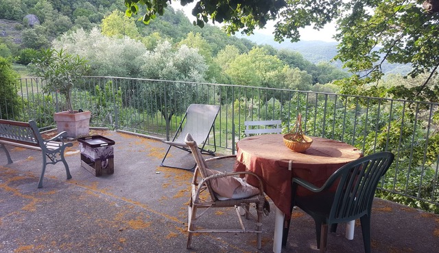 Haven of peace in the heart of nature in a Cévennes family home