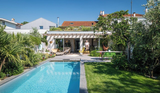 HAVEN OF PEACE WITHOUT VIS-A-VIS in the heart of La Rochelle