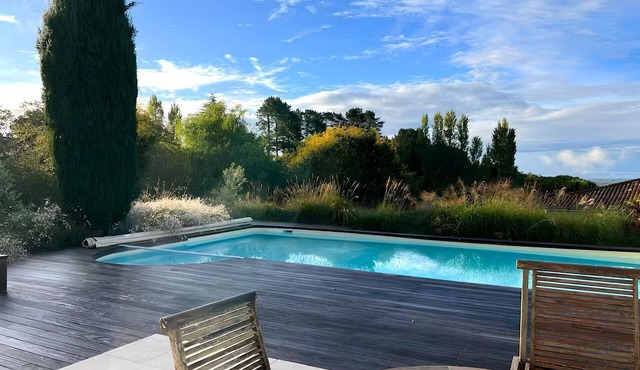 Haven of peace with private pool, near Bordeaux