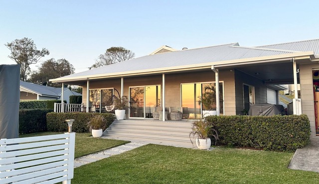 Haven of relaxation: waterfront house on the stunning shores of Lake Macquarie