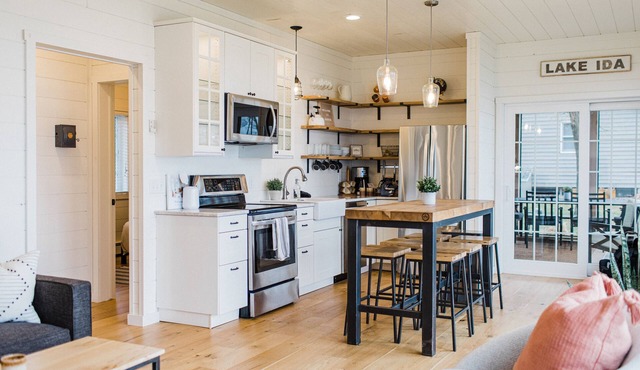 Haven on Ida - Modern, Cozy Lakefront Cabin