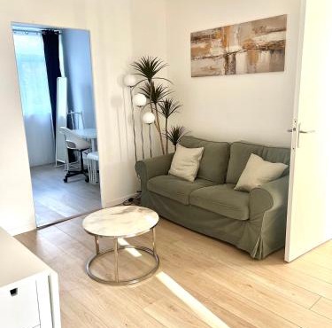 Haven Park - Appartement entier spacieux de 4 chambres 10 min RER D, 35 min de Paris, NETFLIX, FIBRE OPTIQUE, PLACE DE PARKING