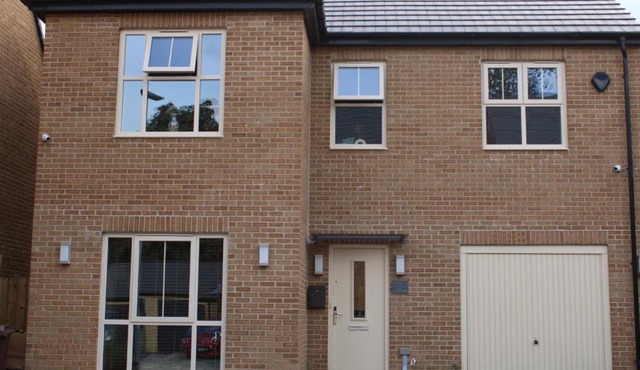 Haven - Spacious Luxury Home perfect for families, couples and contractors! 5mins to Xscape and Junction 32!