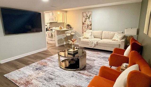 Haven Suite- Modern 1BR Near Gurnee Mills, Six Flags, Naval Base, Area Hospitals