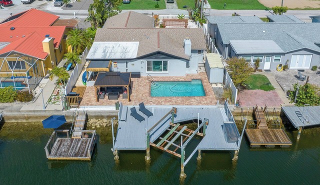Haven Waterfront Walk to Beach, Pool, Kayak, Games