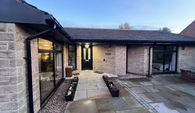 HAVENDALE, pet friendly, luxury holiday cottage in Chesterfield