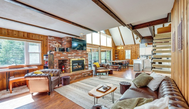 Haverhill Mtn Retreat: Hike, Ski, Relax in Hot Tub