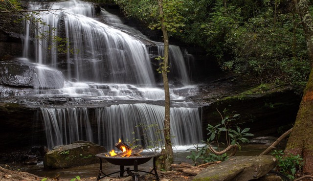 Havilah Falls - Master Crafted Luxury Cabin w/Private Waterfall and Sliding Rock