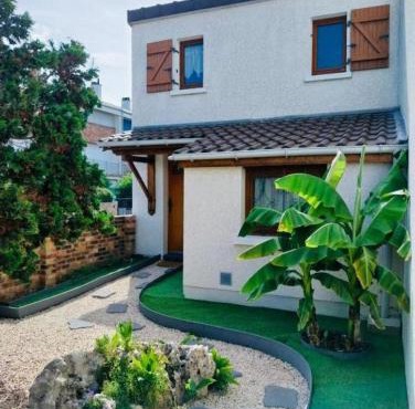 Havre de Paix avec Jardin privatif et Parking Gratuit à 15 min de Versailles