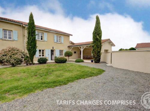 Havre de paix à Chalain-le-Comtal avec piscine privée - FR-1-496-374