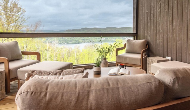 Havre Des Légendes | Ski-in/Ski-out Walk | Hot Tub, Lake & Mountain View | 3230 sq.ft