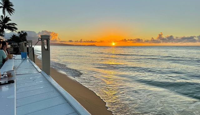 Hawaian style home with AC, by the ocean