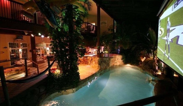 HAWAII Indoors! Swim-up Tiki-Bar 20' Palms,5 waterfalls,2 Theaters,Pool, Spa,Gym