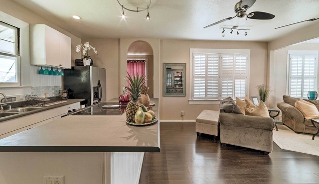 Hawaiian Hideaway w/Yard < 2 Miles to Hilo Bay!