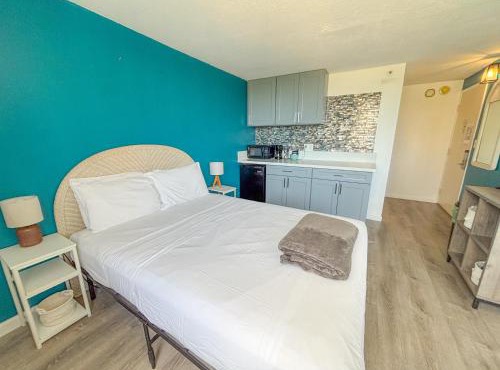 Hawaiian Monarch 1105 condo