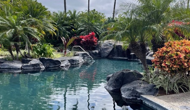 Hawaiian-Style Garden View 2-Br Villa, Ground Floor AC Kitchen & Beach Club Pass