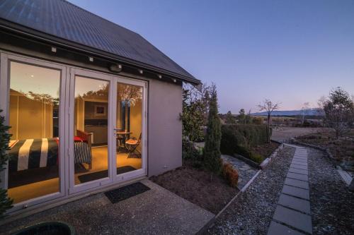 hawea river retreat