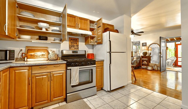 HAWK & BEAR – cozy cottage in nature with cowboy pool, 20+ mins to Bethel Woods.