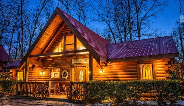 Hawk Hollow Log Cabin Hot Tub Near Thunder Ridge Sleeps 10