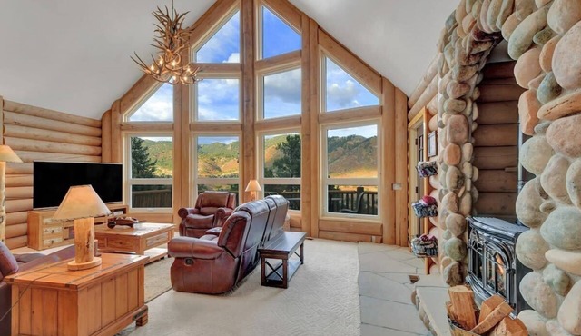 Hawk's Landing | A Refined Modern Mountain Escape