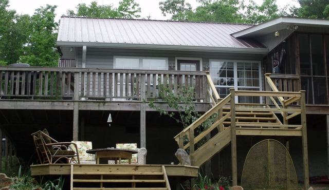 Hawk's Nest Hideaway With Creek That Runs Through This Very Private Property
