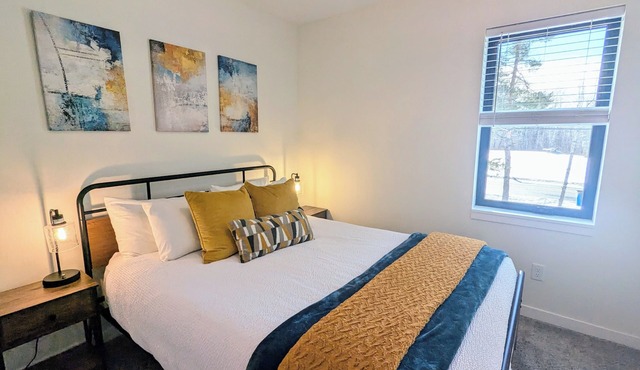 Hawk's Nest Retreat: Modern Townhome in Quiet Neighborhood
