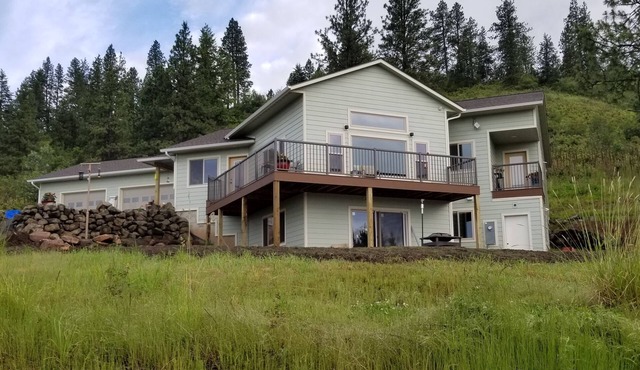 Hawk's NestnEntire 1650 Sqft lower level.