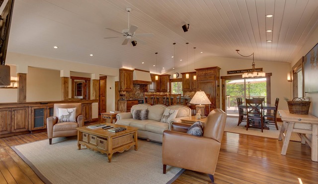 Hawk's Peak By Tahoe Getaways - 3 BR w/Hot Tub, A/C and HOA