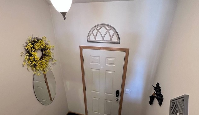 Hawkeye Townhouse on private drive quiet and serene living