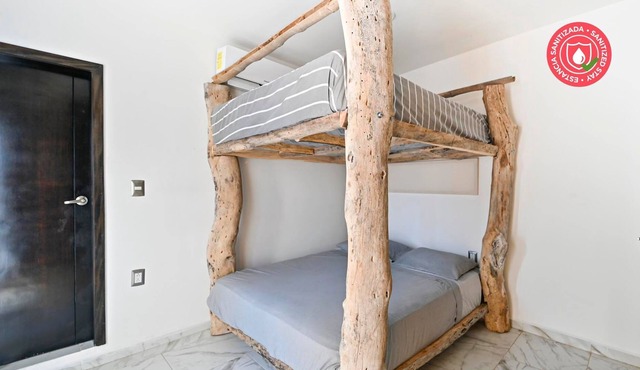 Hawking's Room for four | Close to beach