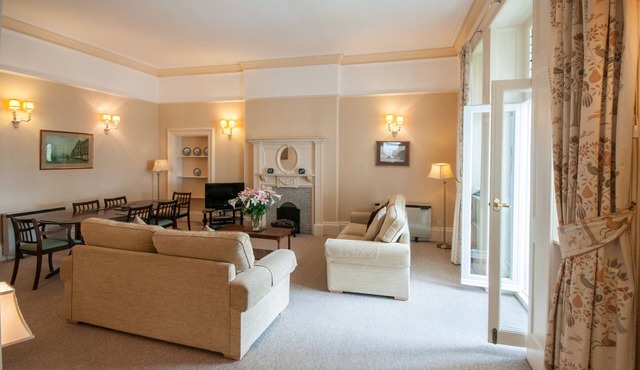 Hawkins Superior Apartment with Sea View - 2 Bed