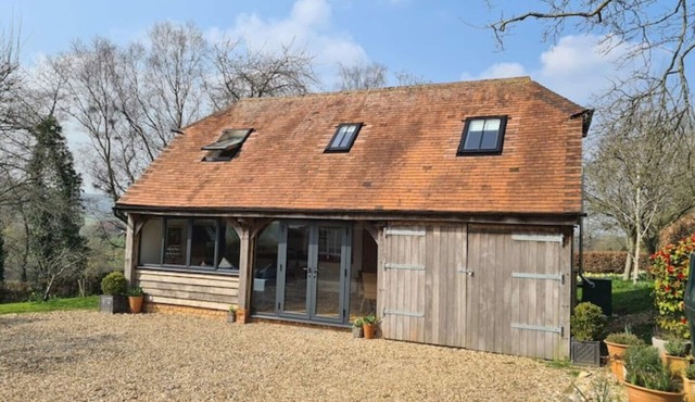 Hawks Barn: New getaway barn with stunning views.